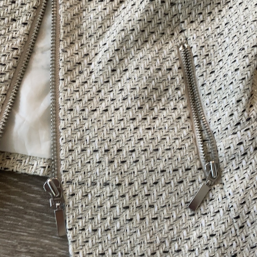 Blazer - Picture 3 of 5